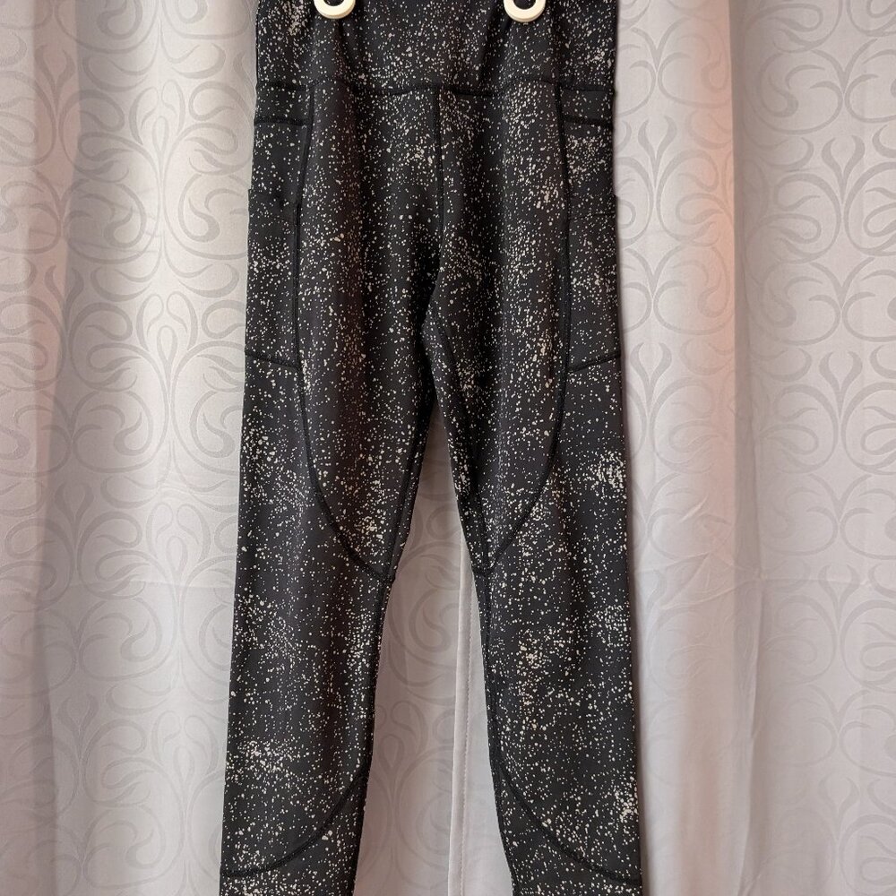 Zyia leggings - Black Reflective Pocket Light n Tight Hi-rise 7/8 24"